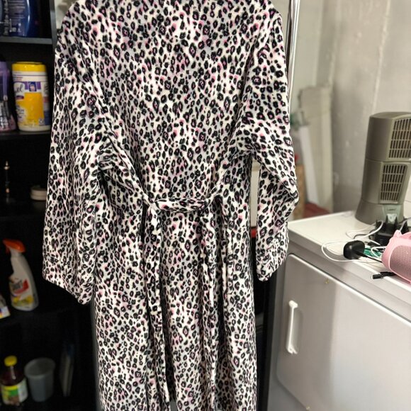 C Wonder by Christian Siriano full length plush leopard print robe Size Medium - Picture 6 of 8